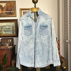 Men’s American Eagle Stonewashed Pearl Snap Denim Button Down Shirt